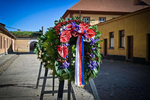 Prime Minister Fiala Pays Tribute To Victims of Nazi Persecution