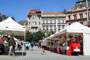 Czech Statistical Office: Year-on-Year Price Inflation Slows to Under 7%
